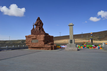 索南达杰烈士纪念碑