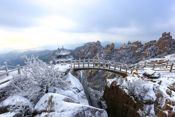 崂山 青岛 崂顶 山峦 巨峰