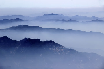 泰山云海 水墨群山