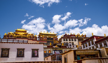 藏式寺庙建筑群