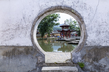 圆形石拱门