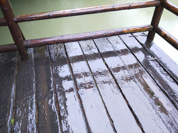 雨后木板台