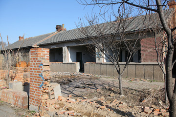 拆迁中的农村老房子