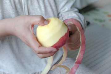 削苹果皮