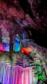 岩溶洞的魔幻色彩