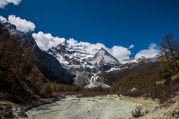 高原雪山