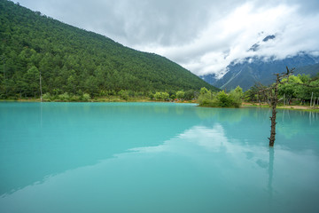 蓝月湖