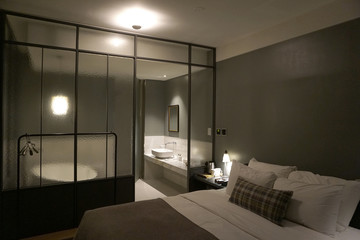 商务酒店 单人床 盥洗间