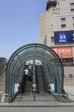 北京西站地区 下沉广场自动扶梯
