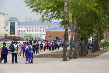 校园里放学