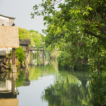 村边小河