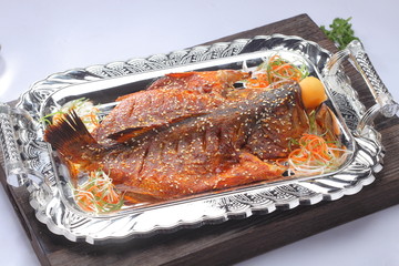 蒜香烤鲈鱼