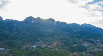 山岭 高山