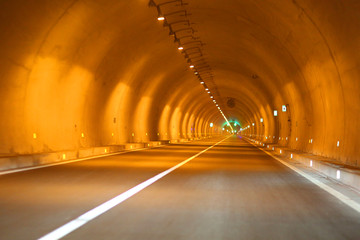 隧道金色背景