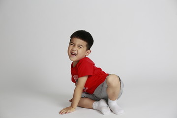 红衣小男孩