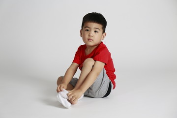 红衣小男孩