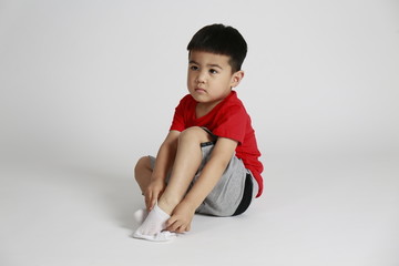 红衣小男孩