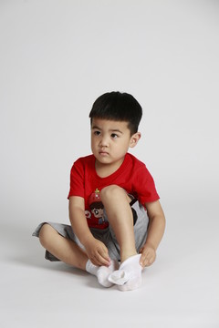 红衣小男孩