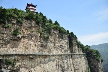 云台山茱萸峰玻璃栈道