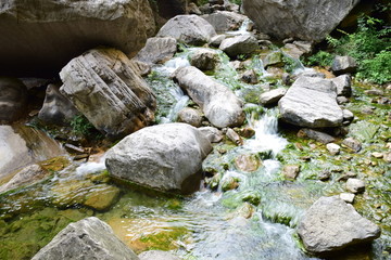 潭瀑峡石头小溪流水