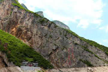 悬崖峭壁