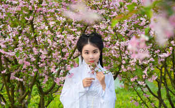公园白色古装美女汉服美女