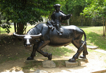 骑牛牧童雕塑