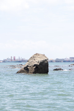 海边礁石