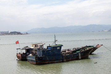 渔船出海