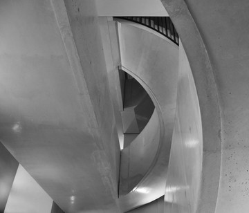 法国巴黎卢浮宫内景螺旋纹阶梯