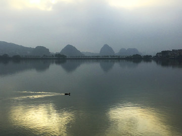 波海湖 平静的湖面