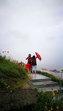 小梅山景区 礁石边的女子