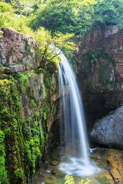 高山流瀑