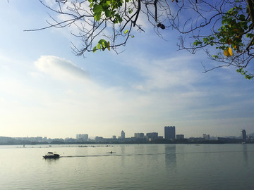 波海湖 平静的湖面