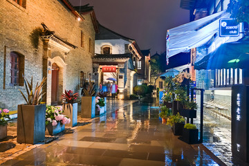 昆明老街雨夜景观马家大院