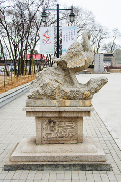 古代神鸟白鹤右侧全景雕塑