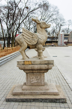 古代神兽天鹿右侧全景雕塑