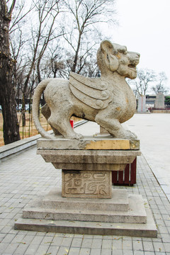 古代神兽白虎右侧全景雕塑
