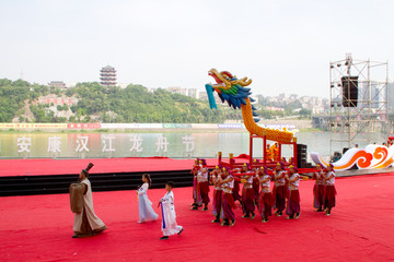 请龙祭龙 安康汉江龙舟节