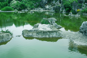 水池山石