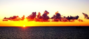 海上日出