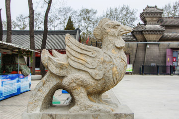 古代神鸟三足鸟右侧身景雕像