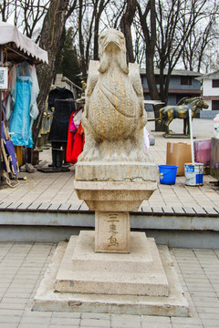 古代神鸟三足鸟正面全景雕塑
