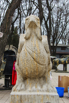 古代神鸟三足鸟正面身景雕像