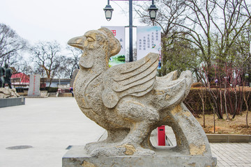 古代神鸟三足鸟左侧身景雕像