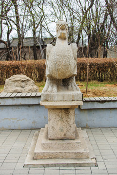 古代神鸟朱雀正面全景雕塑