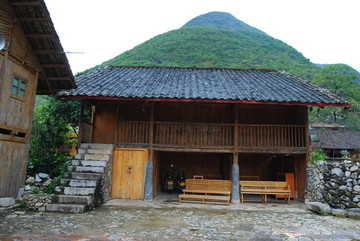 黑衣壮村落