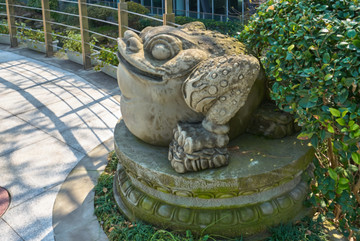 蟾蜍雕塑