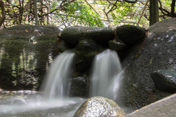 山泉溪流