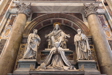 圣彼得大教堂雕塑 教堂雕塑